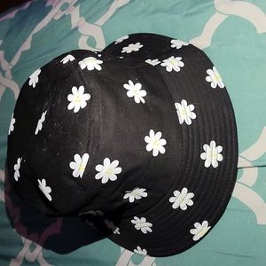 Daisy bucket hat